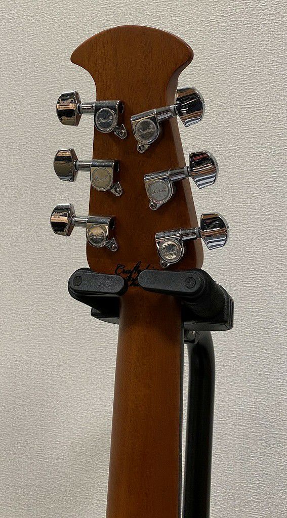 Ovation Celebrity Elite Limited EditionCE44-RBB Reverse Blue Burst