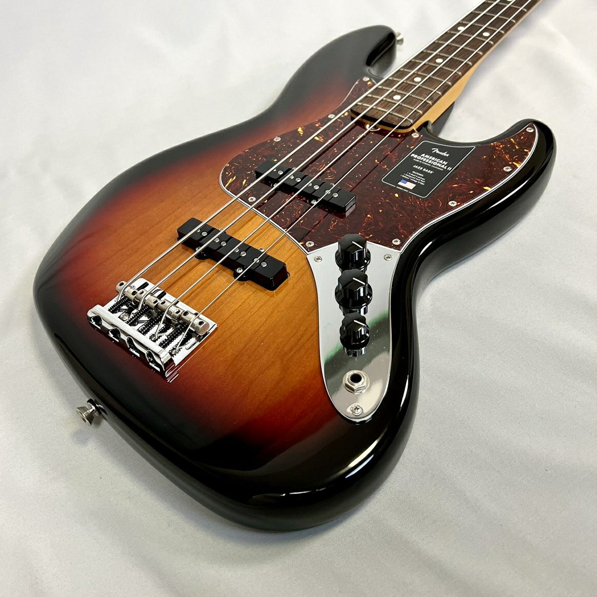 Fender American Professional II Jazz Bass® Rosewood Fingerboard 3-Color Sunburst