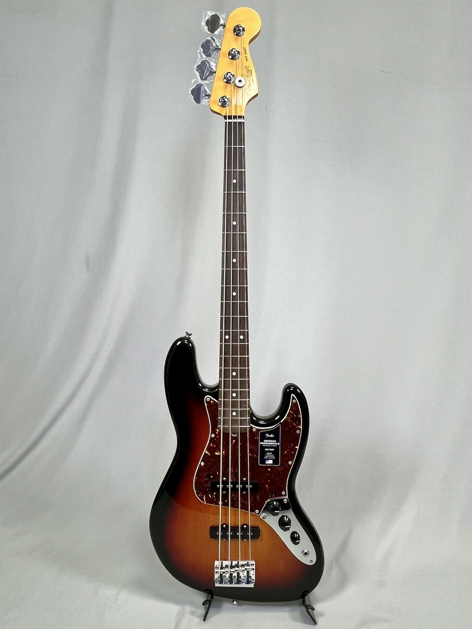 Fender American Professional II Jazz Bass® Rosewood Fingerboard 3-Color Sunburst表