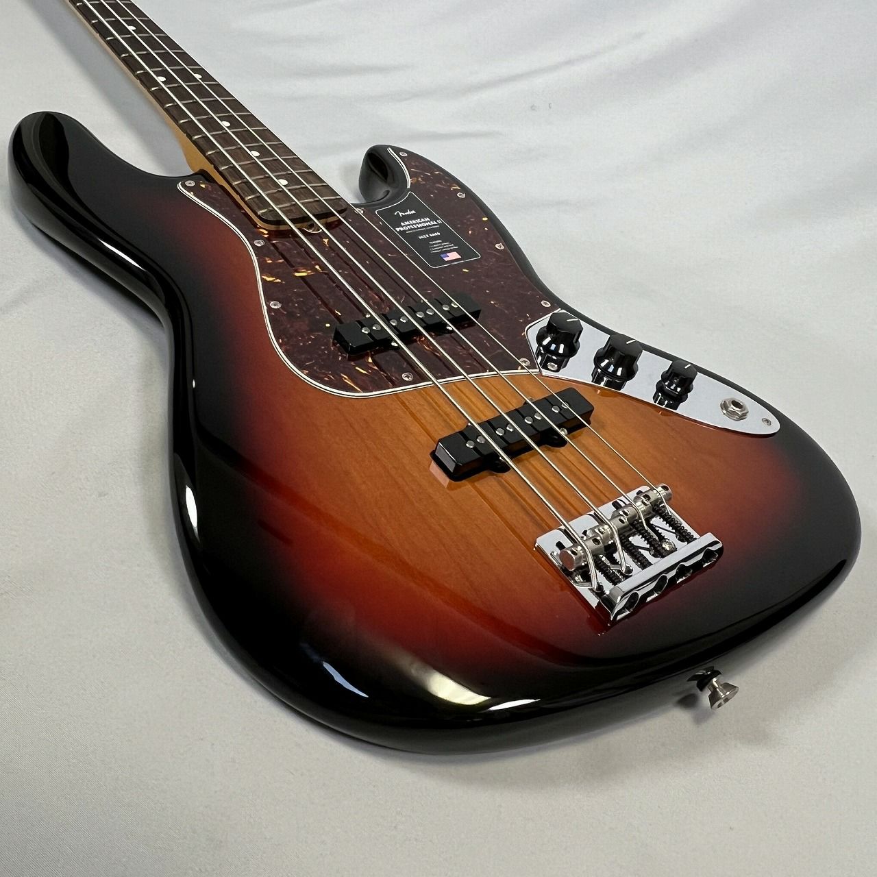 Fender American Professional II Jazz Bass® Rosewood Fingerboard 3-Color Sunburst