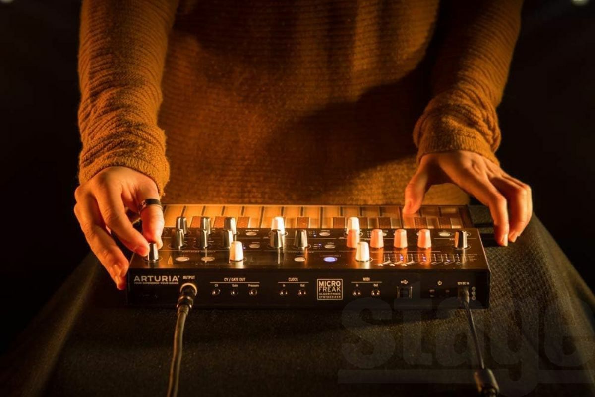 ARTURIA MicroFreakアートリア マイクロフリーク ハイブリッドシンセサイザー【Stage Synthesizer】 小型 25鍵