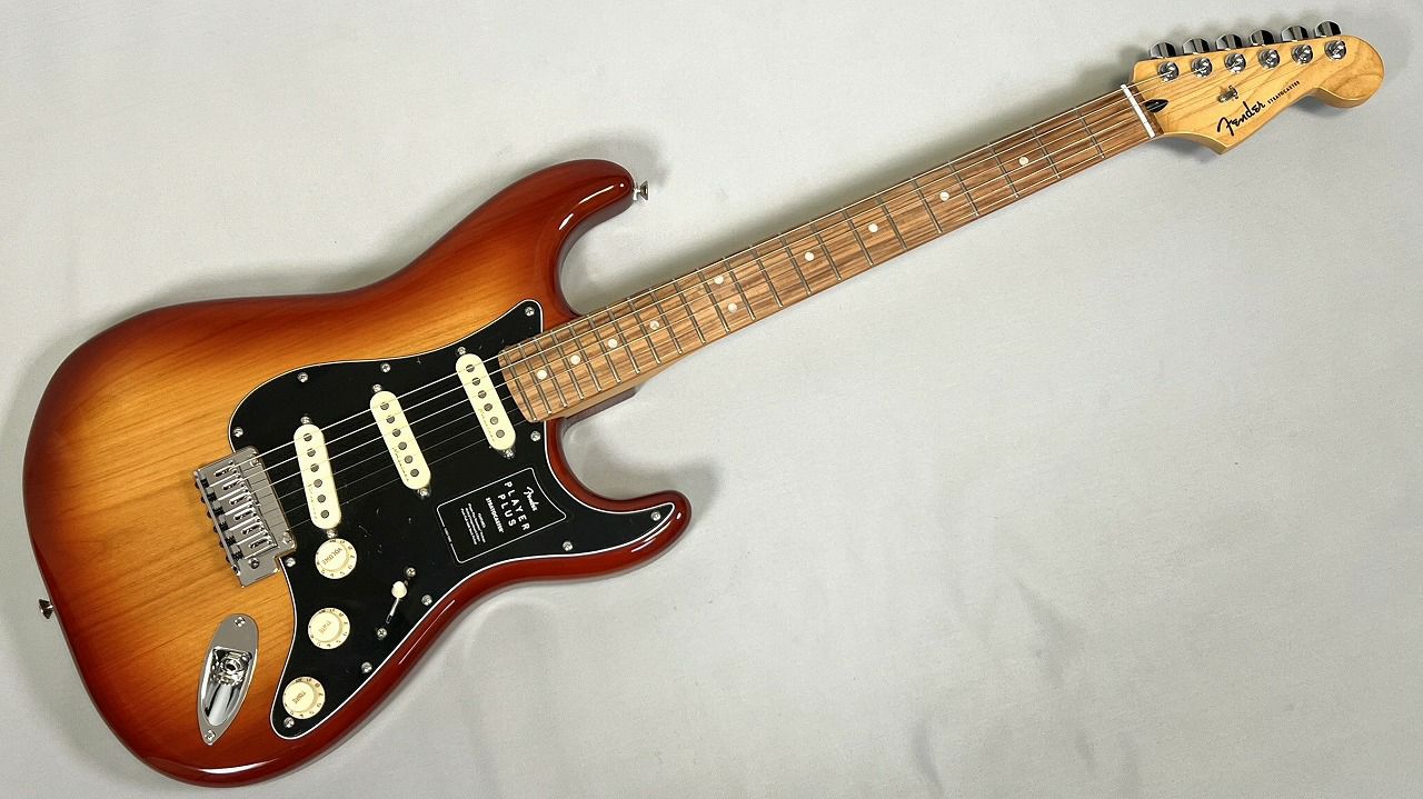 FenderPlayerPlusStratocaster®,PauFerroFingerboard,SiennaSunburst