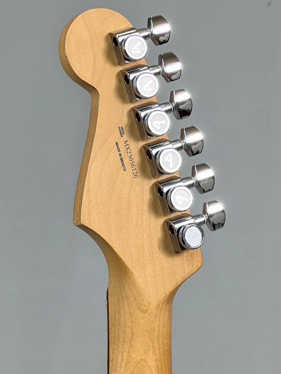 FenderPlayerPlusStratocaster®,PauFerroFingerboard,SiennaSunburstヘッド裏