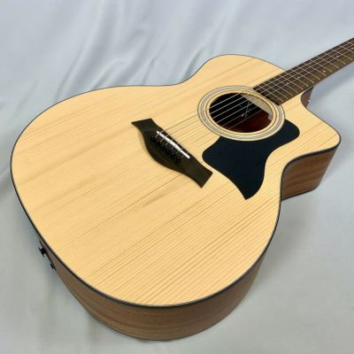 エレキギター  アコースティックギター すべてのパフォーマーに向けて開発された新アコースティック