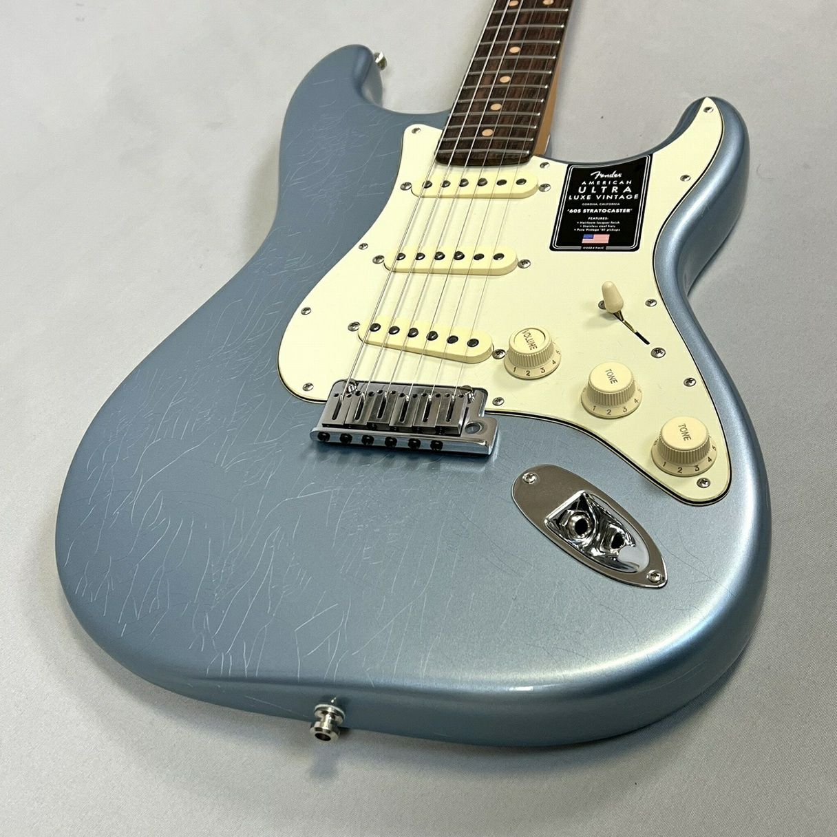 Fender American Ultra Luxe Vintage '60s Stratocaster®, Rosewood Fingerboard, Ice Blue Metallic