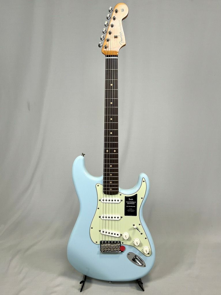 Fender Limited Edition Vintera® II Road Worn® '60s Stratocaster®, Rosewood Fingerboard, Sonic Blue 全体像