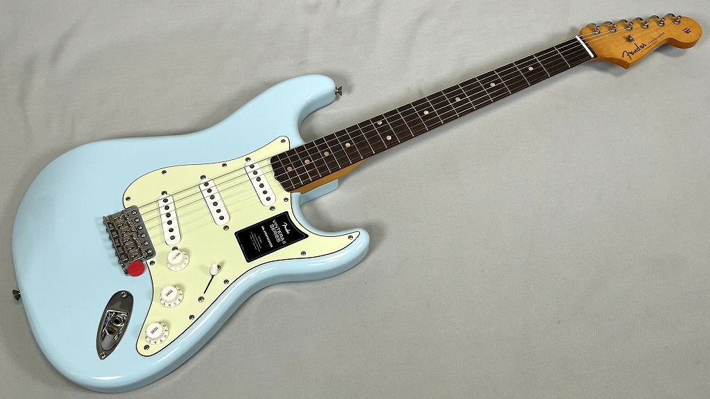 Fender Limited Edition Vintera® II Road Worn® '60s Stratocaster®, Rosewood Fingerboard, Sonic Blue