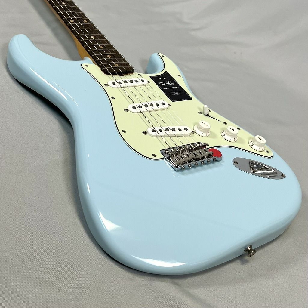 Fender Limited Edition Vintera® II Road Worn® '60s Stratocaster®, Rosewood Fingerboard, Sonic Blue