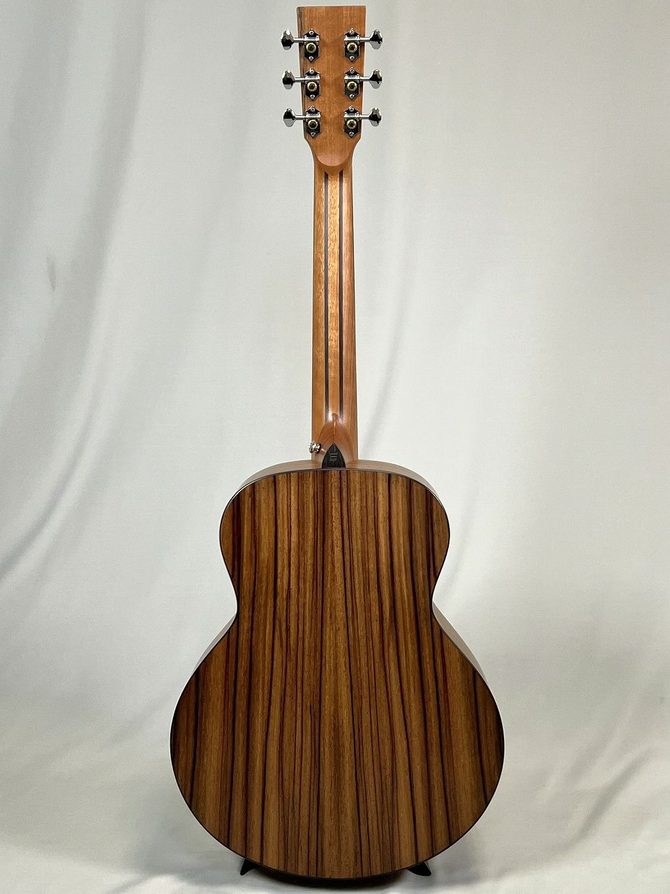 NAGI GUITARS kuro mini背面図