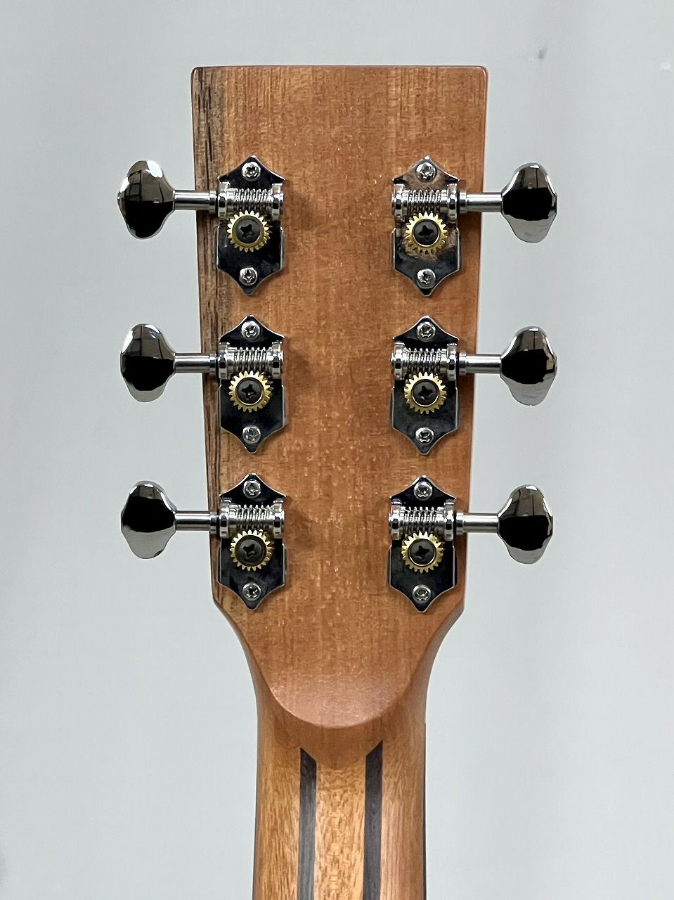 NAGI GUITARS kuro miniヘッド背面