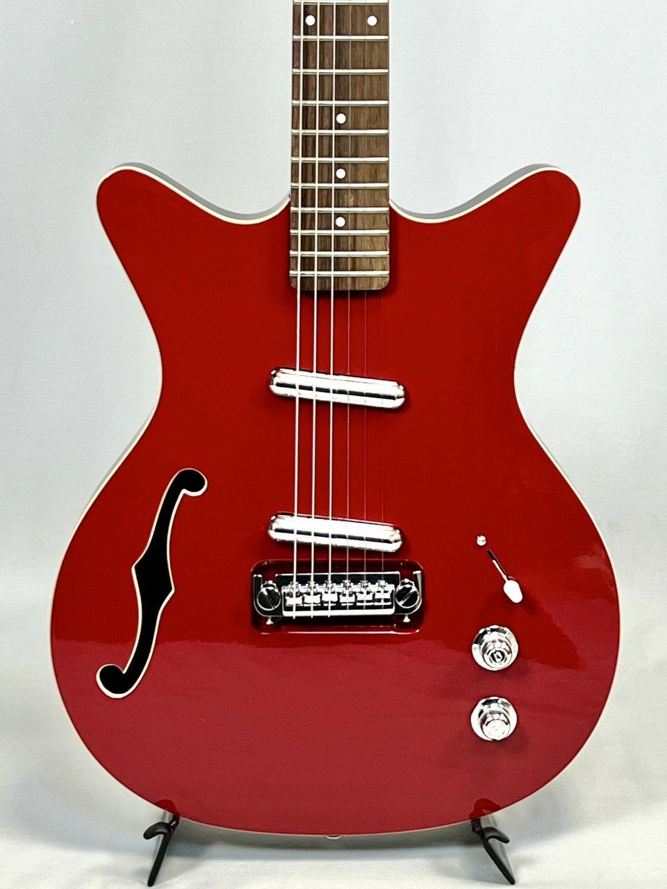 DANELECTRO FIFTY NINER RED ボディ正面