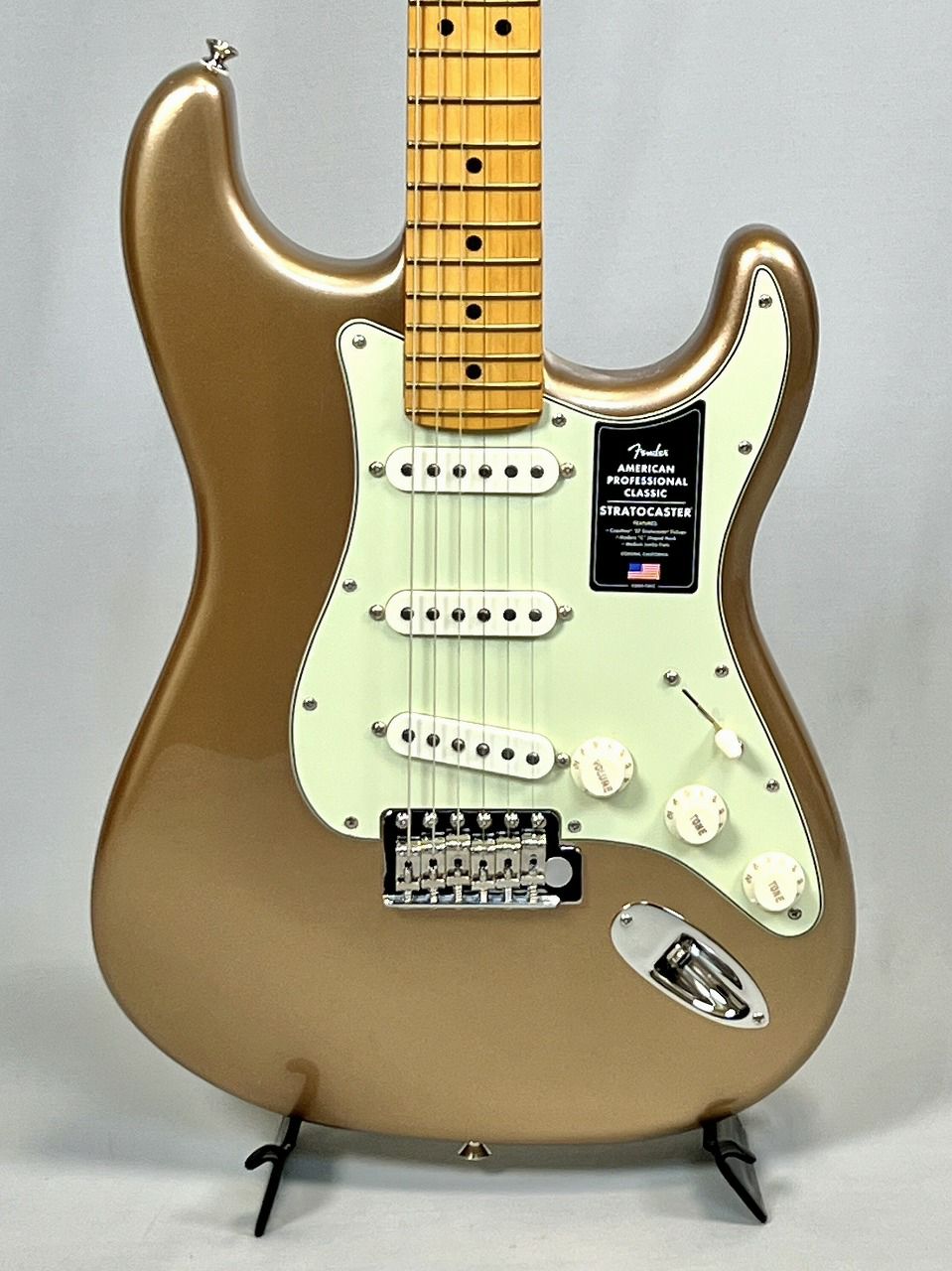 Fender American Professional Classic Stratocaster®, Maple Fingerboard, Faded Firemist Goldボディ表