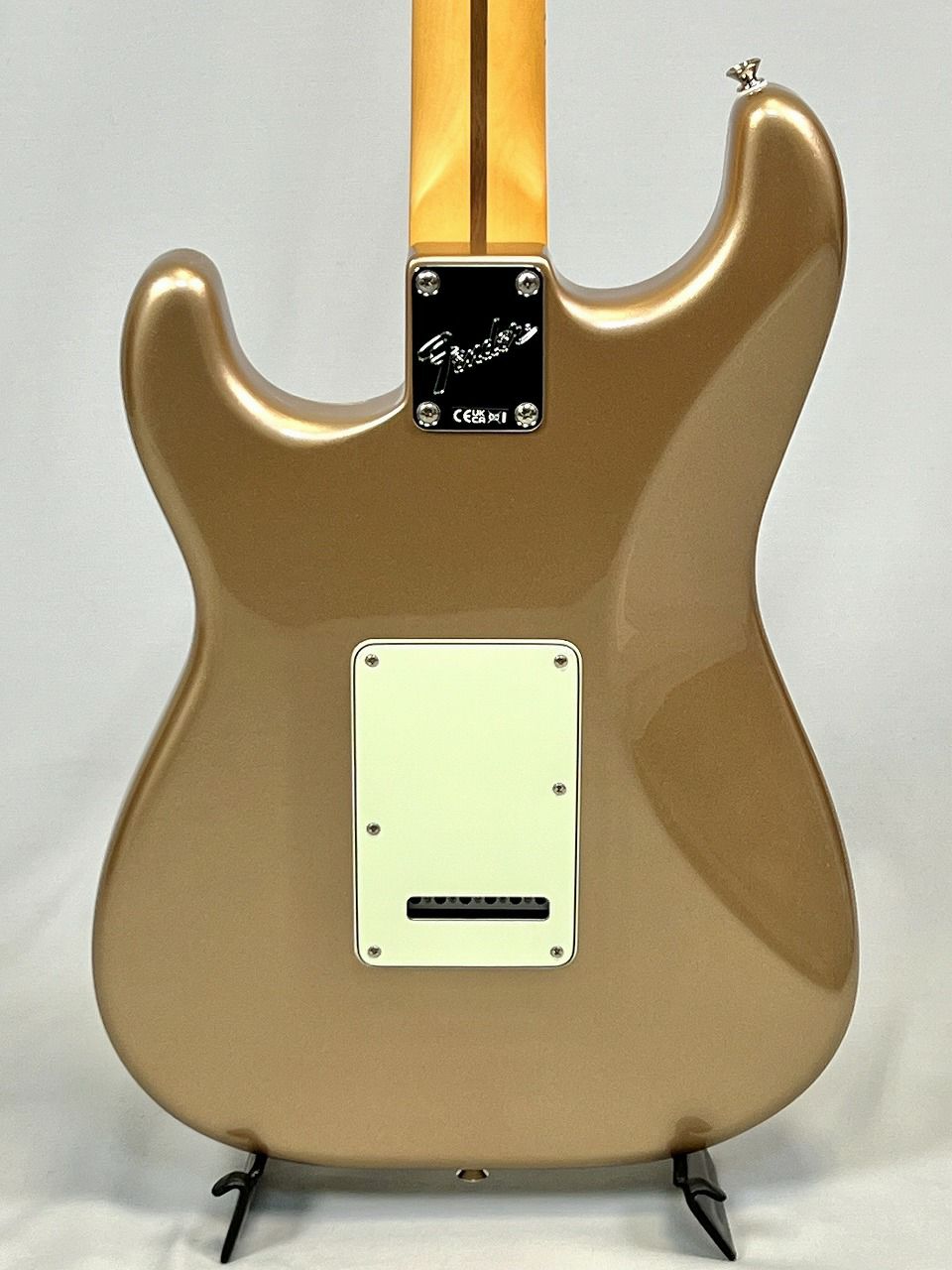 Fender American Professional Classic Stratocaster®, Maple Fingerboard, Faded Firemist Goldボディ裏