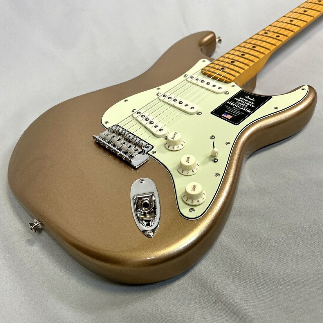 Fender American Professional Classic Stratocaster®, Maple Fingerboard, Faded Firemist Gold