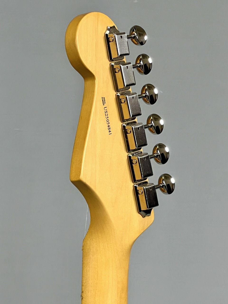 Fender American Professional Classic Stratocaster®, Maple Fingerboard, Faded Firemist Goldヘッド裏