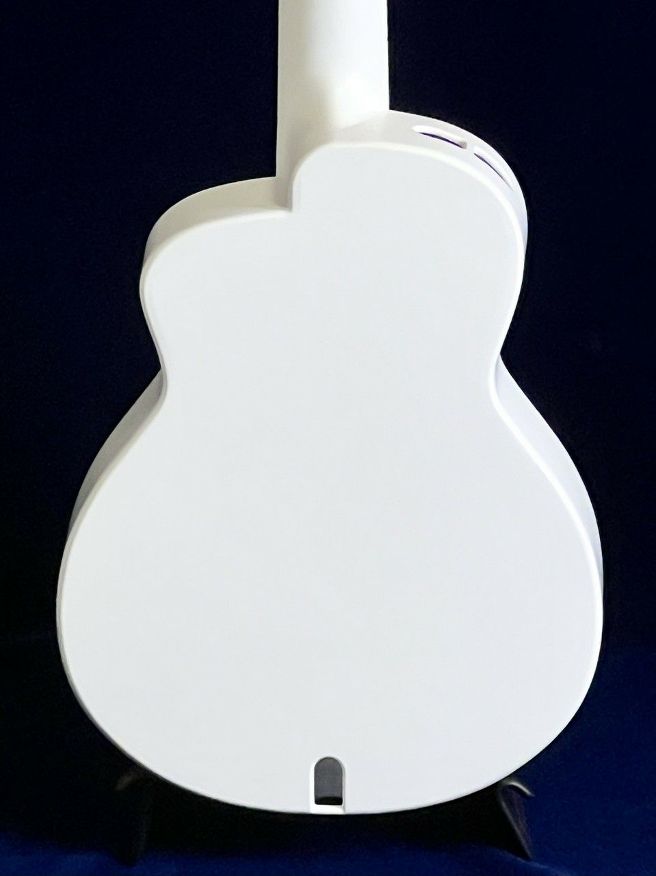 aNueNueLYRAFineTuneFiberGlassLFG-NW(NewWhite)ボディ裏