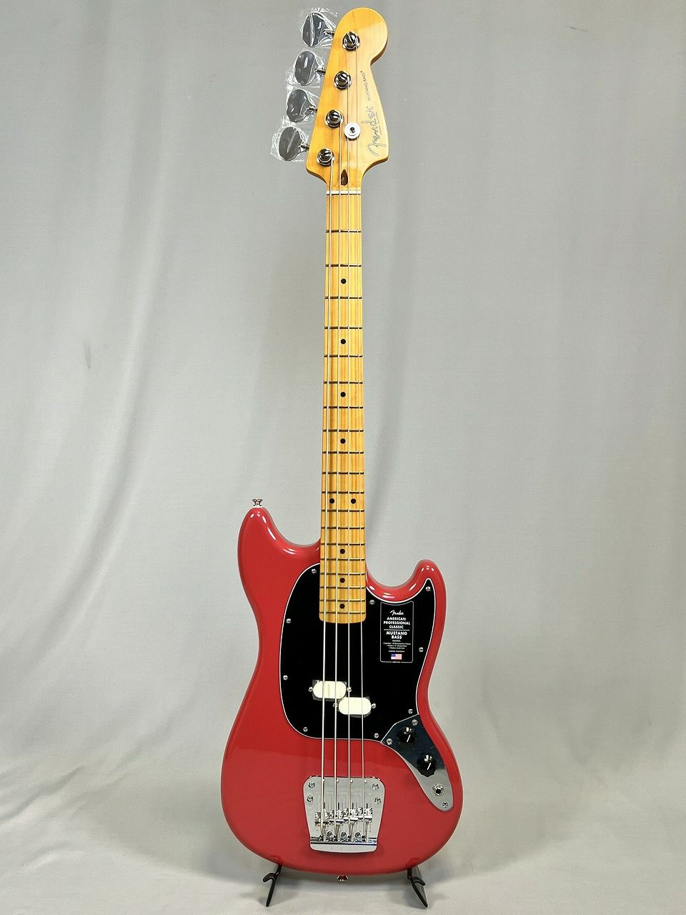 FenderAmericanProfessionalClassicMustangBass®,MapleFingerboard,FadedDakotaRed表