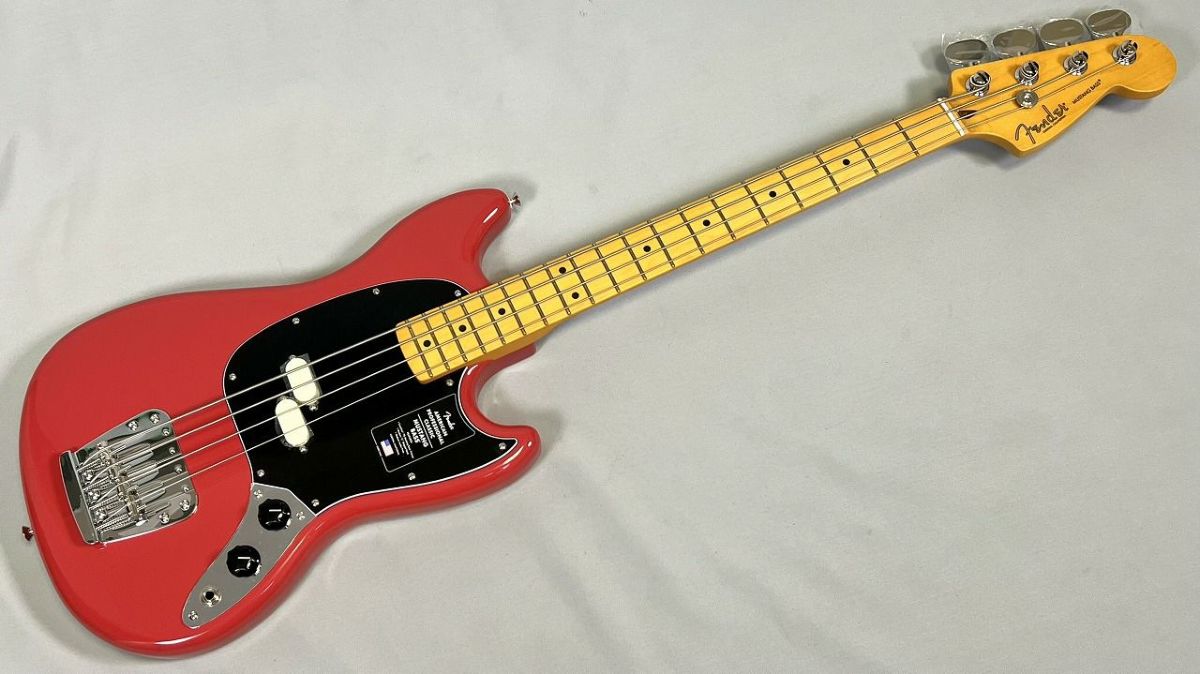 FenderAmericanProfessionalClassicMustangBass®,MapleFingerboard,FadedDakotaRed