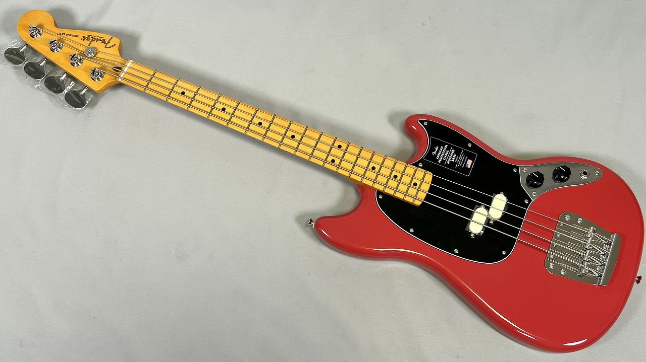 FenderAmericanProfessionalClassicMustangBass®,MapleFingerboard,FadedDakotaRed