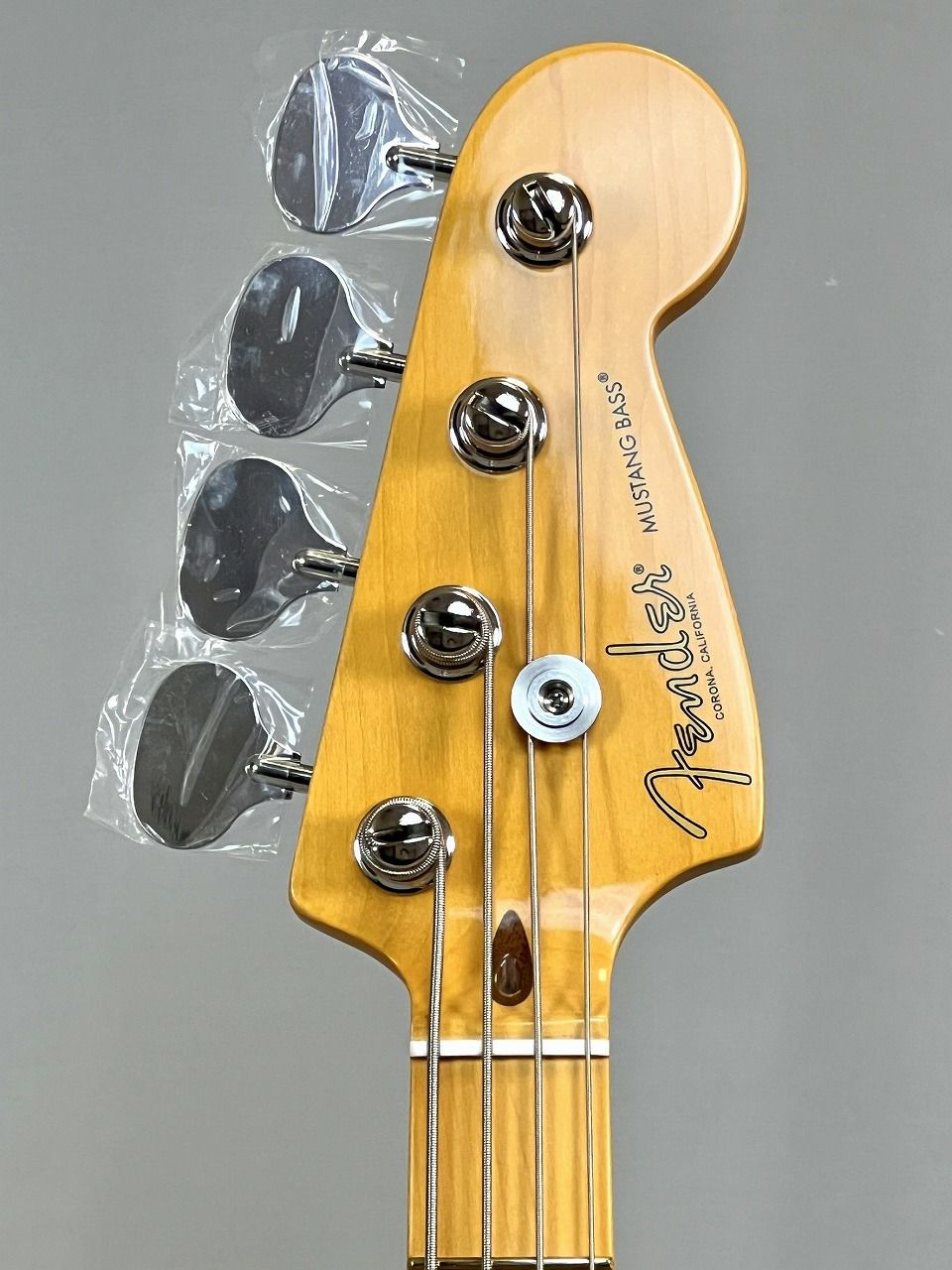 FenderAmericanProfessionalClassicMustangBass®,MapleFingerboard,FadedDakotaRedヘッド表