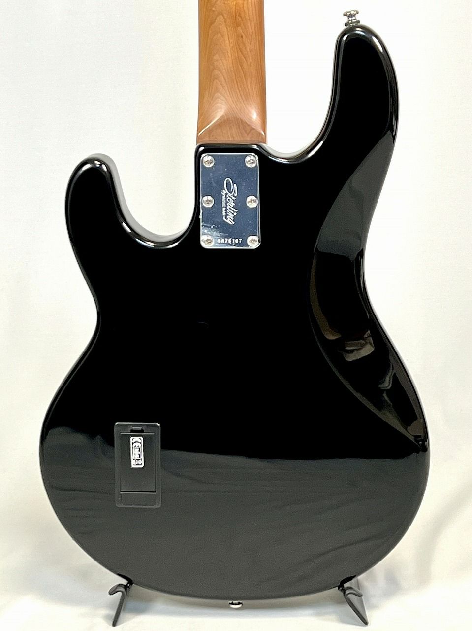 SterlingbyMUSICMANStingRayRAY34Blackボディ裏