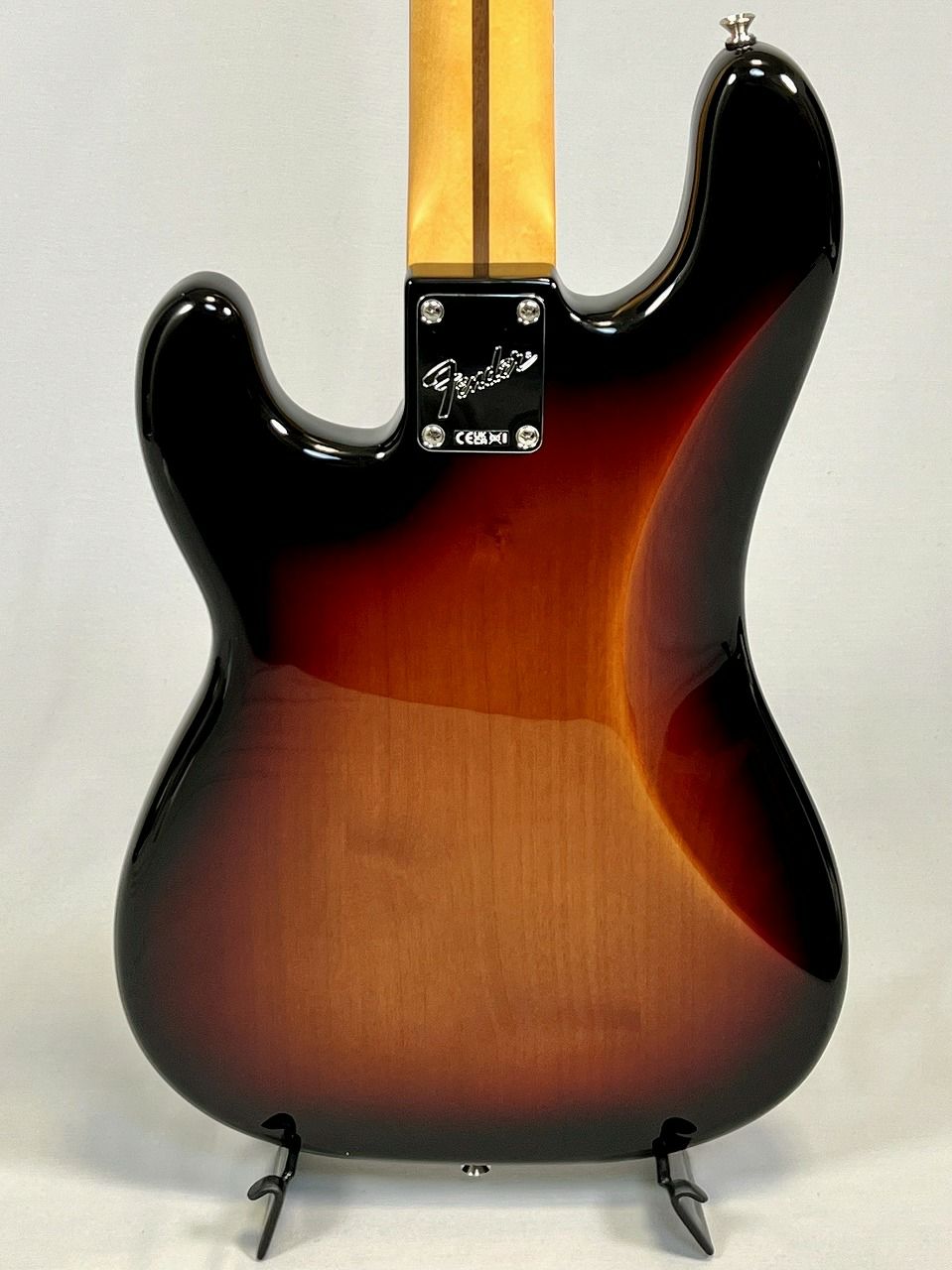 Fender American Professional Classic Precision Bass®, Rosewood Fingerboard, 3-Color Sunburstボディ裏